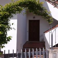 Bilocale con giardino al mare