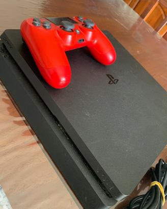 Ps4 slim con scatola di giochi