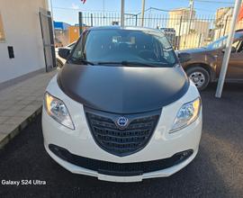 Lancia Ypsilon 1.2 69 CV 5 porte S Momodesign