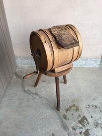 Antica burriera in legno