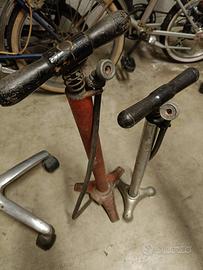 Lotto oggettistica vintage pompe bici valigette