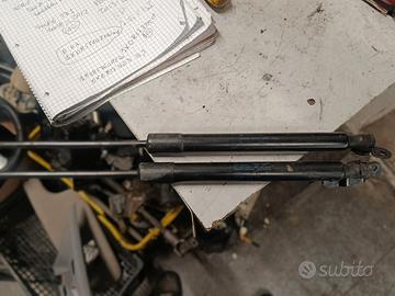 COPPIA PISTONCINI COFANO POST. VW GOLF 6 2010-13