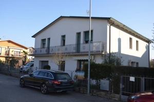 Appartamento di 273 m² con più di 5 locali e box a