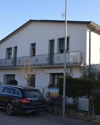 Appartamento di 273 m² con più di 5 locali e box a