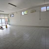 Locale con corte, zona Castelferretti