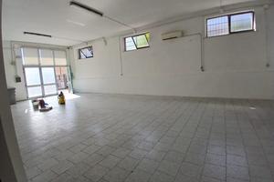 Locale con corte, zona Castelferretti