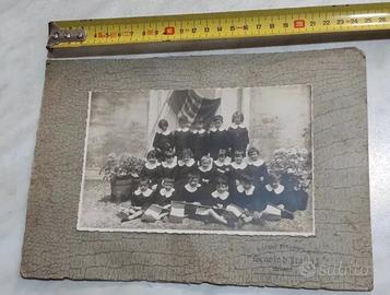 FOTO GRUPPO SCOLASTICA ANNI 30 PRESENTE BANDIERA S