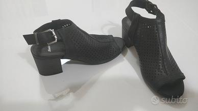 Scarpe sandali traforati neri