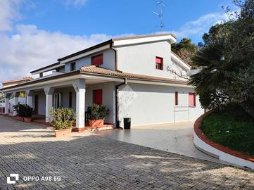 VILLA SINGOLA A SANTERAMO IN COLLE