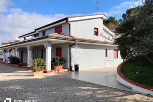 VILLA SINGOLA A SANTERAMO IN COLLE