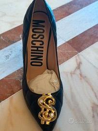 Elegant Moschino Black Shoes with Gold Signature