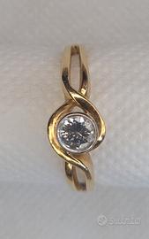 anello con diamante 