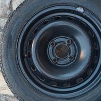ruota completa per auto.