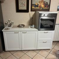 Mobile compreso di forno