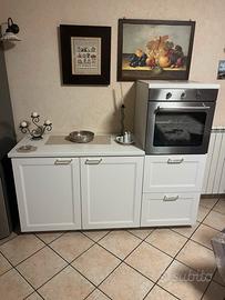 Mobile compreso di forno