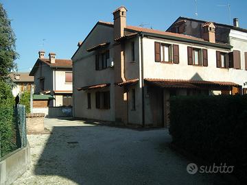 Casa libera su tre lati in centro Copparo
