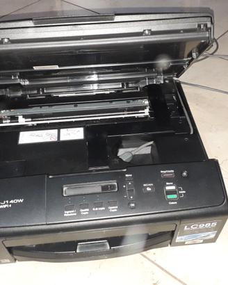 Stampante multifunzione a colori Brother DCP-J140W