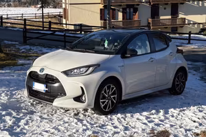 Toyota yaris 1.5h Style N1