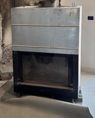 Termocamino a legna.