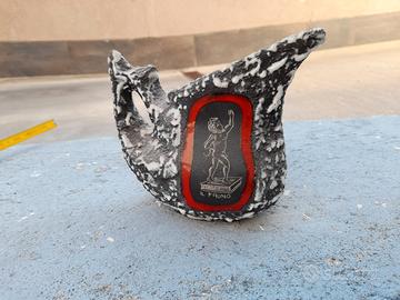 brocca rivestita da lava del vesuvio