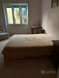 Salerno: stanza matrimoniale arredata uso singolo