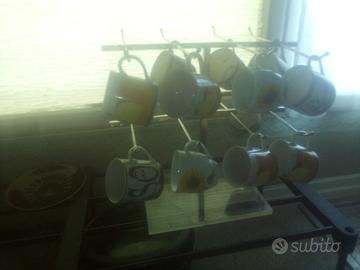 portatazze  in metallo cromato  per cucina