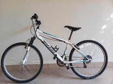 Bicicletta Mountain Bike taglia media 