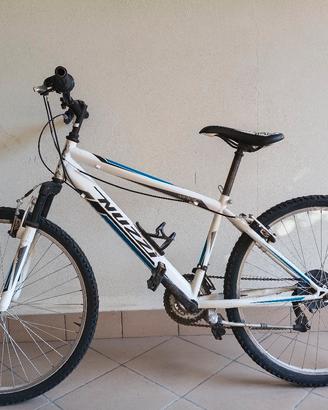 Bicicletta Mountain Bike taglia media 