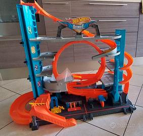 Garage delle acrobazie Hot Wheels