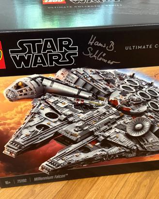 LEGO Millennium Falcon 75192 Autografato