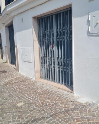 Locale uso negozio