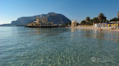 Mondello a pochi passi dal mare