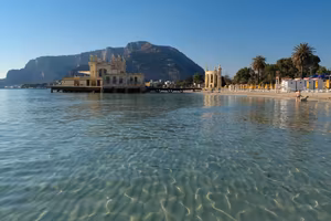 Mondello a pochi passi dal mare