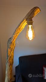 Piantana, lampada artigianale in legno