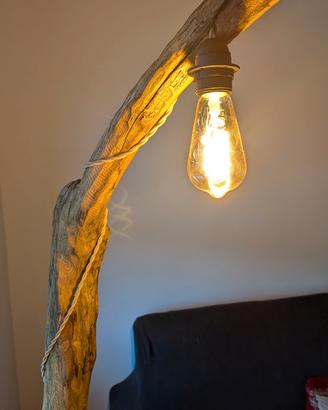 Piantana, lampada artigianale in legno