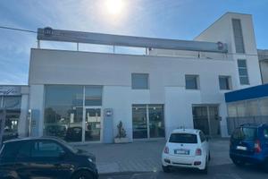 LOCALE COMMERCIALE