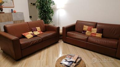Coppia di divano e divano letto