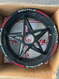 Cerchio posteriore brutale 989