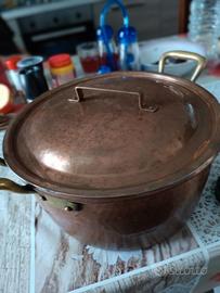 pentola in rame con coperchio