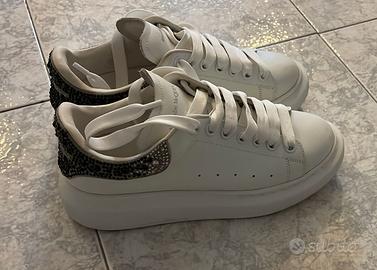 Alexander McQueen Sneaker Oversize da Donna in Bia