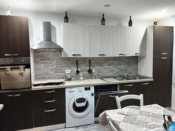 cucina lineare 3,90 lunghezza  2,15 altezza 