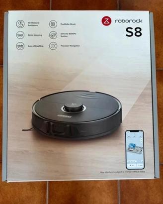 Roborock S8 robot aspirapolvere e lavapavimenti.