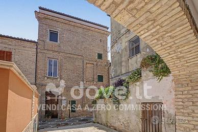 Appartamento di 180 m² con 4 locali a Atri