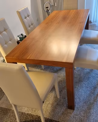 Elegante tavolo in noce Canaletto 