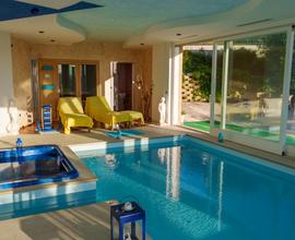 Piscina e jacuzzi in villa. Last minute uso esclus