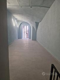 Locale commerciale su due livelli - ad. via a. dep