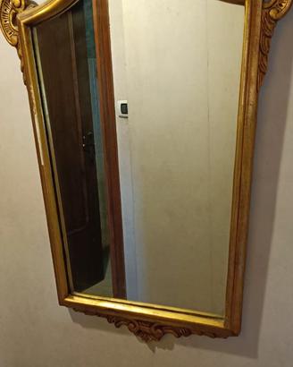 Specchio da parete con finiture oro