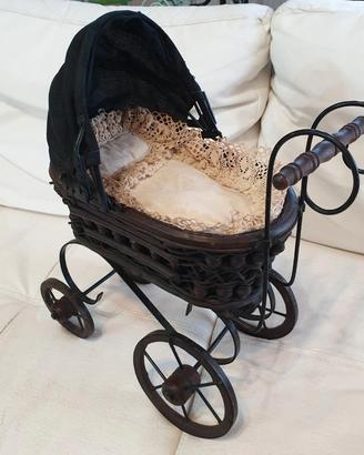 Carrozzina d'epoca vintage