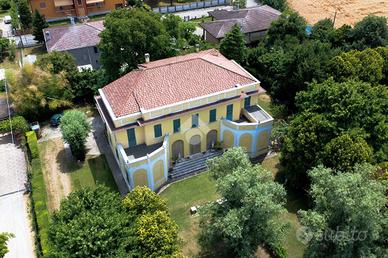 VILLA SINGOLA A SAN GIORGIO BIGARELLO