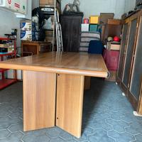 Scrivania ufficio - sala riunioni